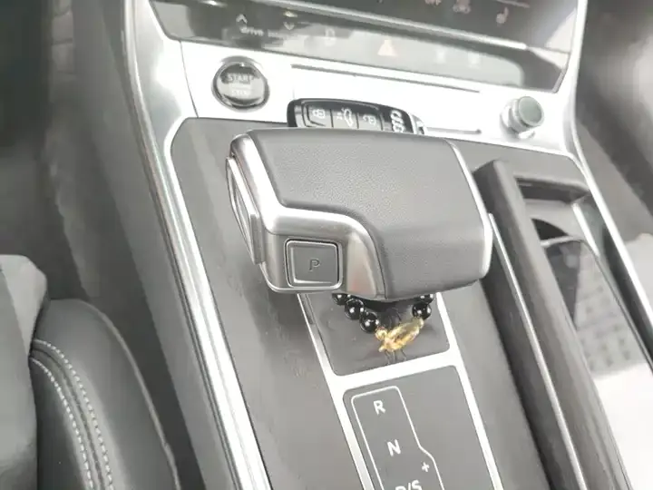 Audi A6L 2024 45 TFSI quattro Selected Dynamic Type 7