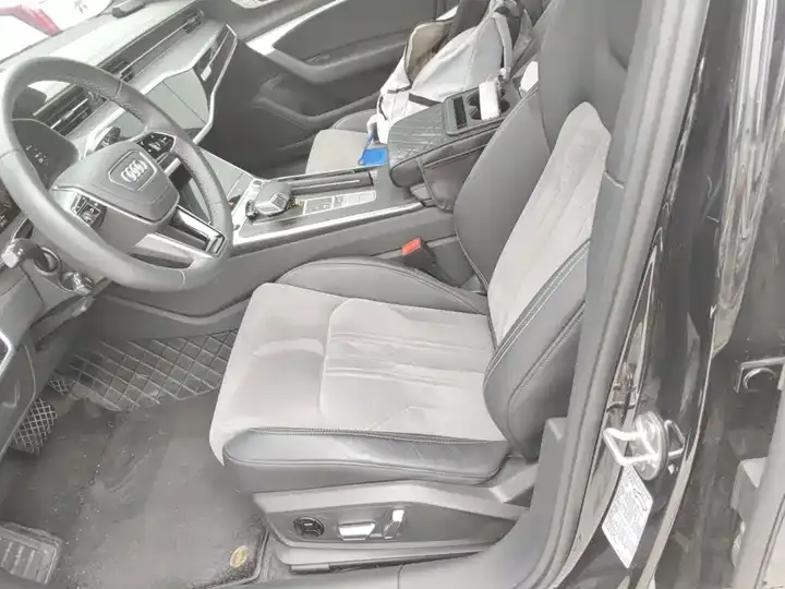 Audi A6L 2024 45 TFSI quattro Selected Dynamic Type 8