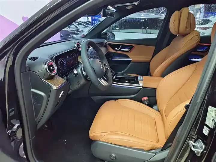 Mercedes Benz GLC 2023 changed to GLC 300 L 4MATIC dynamic 5 seats 10