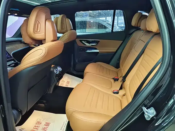 Mercedes Benz GLC 2023 changed to GLC 300 L 4MATIC dynamic 5 seats 11