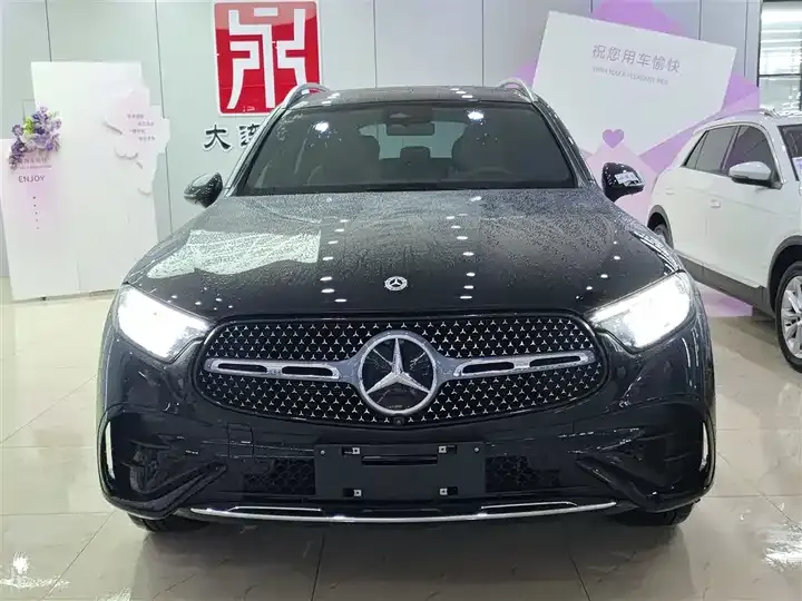 Mercedes Benz GLC 2023 changed to GLC 300 L 4MATIC dynamic 5 seats 2