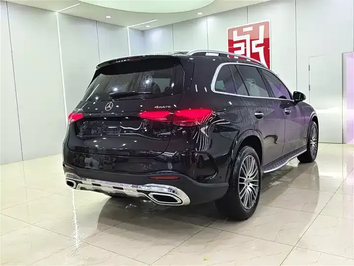 Mercedes Benz GLC 2023 changed to GLC 300 L 4MATIC dynamic 5 seats 4
