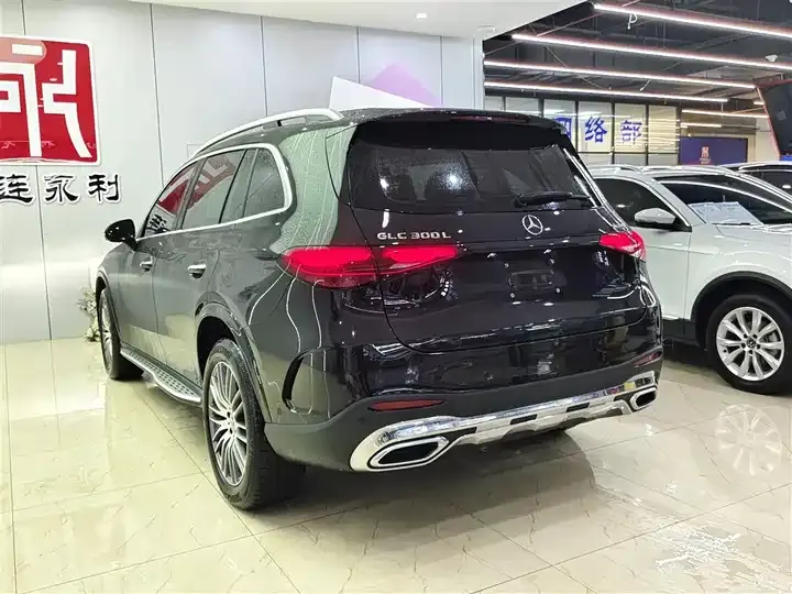 Mercedes Benz GLC 2023 changed to GLC 300 L 4MATIC dynamic 5 seats 5
