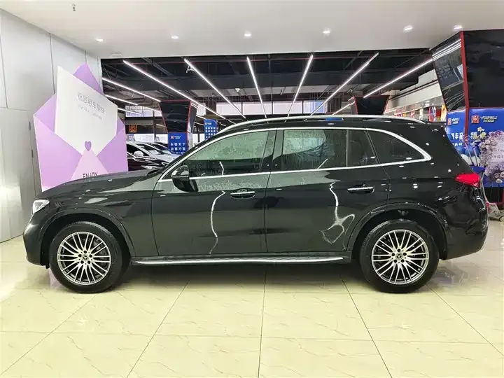 Mercedes Benz GLC 2023 changed to GLC 300 L 4MATIC dynamic 5 seats 7