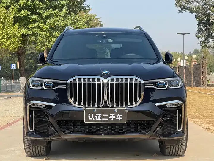 BMW X7 2022 xDrive40i exclusive M sports suit 2
