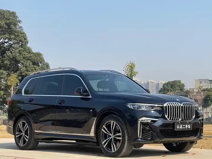 BMW X7 2022 xDrive40i exclusive M sports suit 3