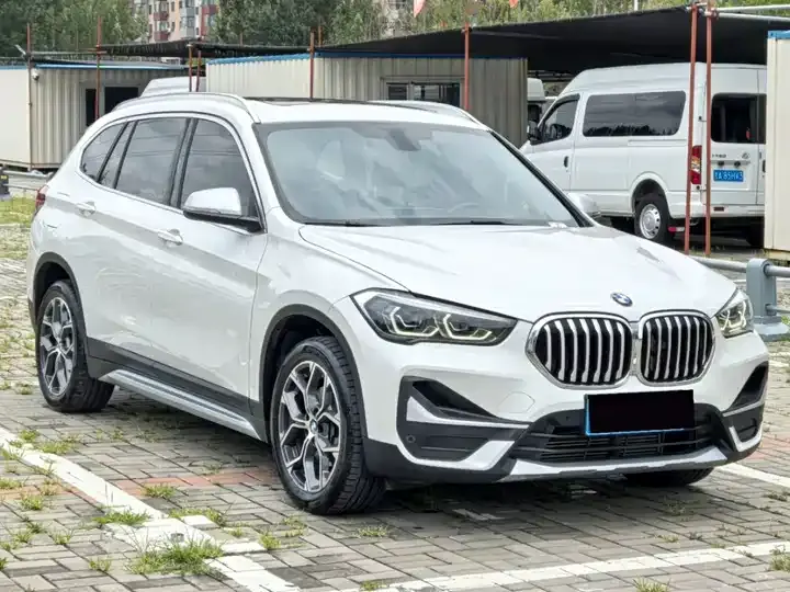 BMW X1 2022 sDrive20Li exclusive type 3