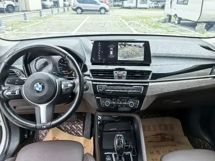 BMW X1 2022 sDrive20Li exclusive type 5
