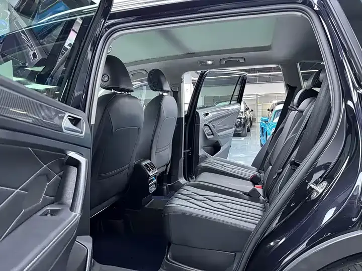 Tiguan L 2023 330TSI Automatic Two-Drive R-Line Enjoy Edition 6