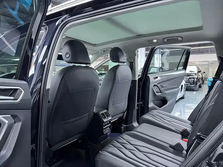 Tiguan L 2023 330TSI Automatic Two-Drive R-Line Enjoy Edition 7