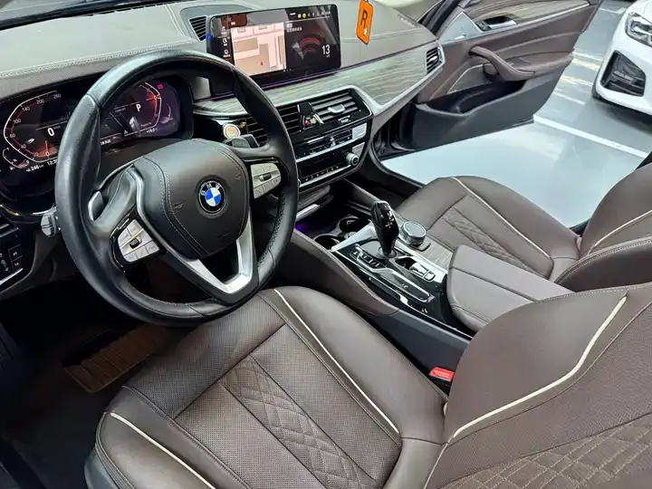 BMW 5 Series 2023 530Li Leading Luxury Suit 7