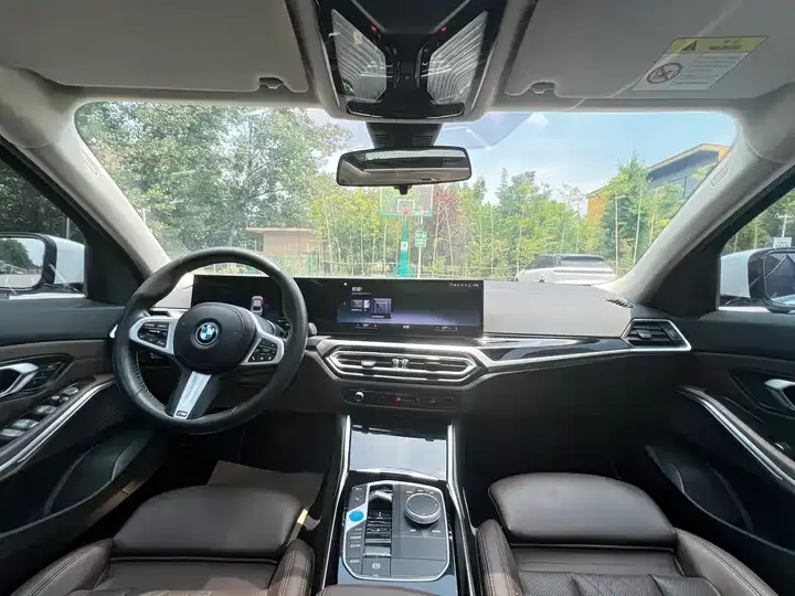 BMW i3 2022 eDrive 35 L 6