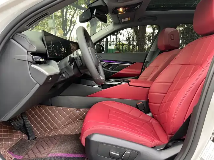 BMW 5 Series 2025 525Li M Sports Suit 4