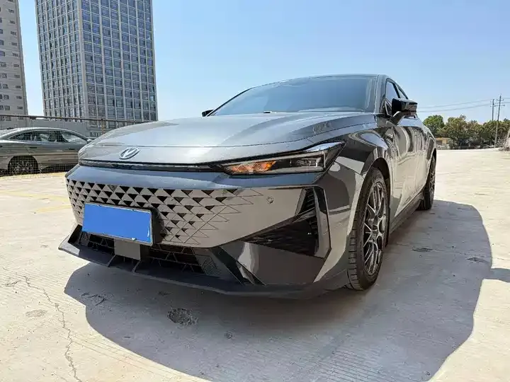 ChangAn UNI-V 2024 1.5T Honorable Model - View 1