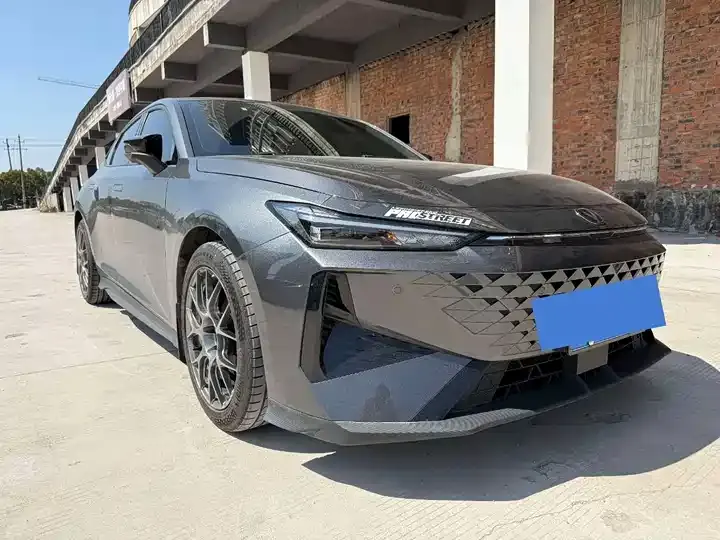 ChangAn UNI-V 2024 1.5T Honorable Model 3