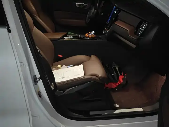 Volvo XC60 plug-in hybrid 2025 plug-in hybrid long endurance four-wheel drive Zhiyuan Deluxe Edition 8