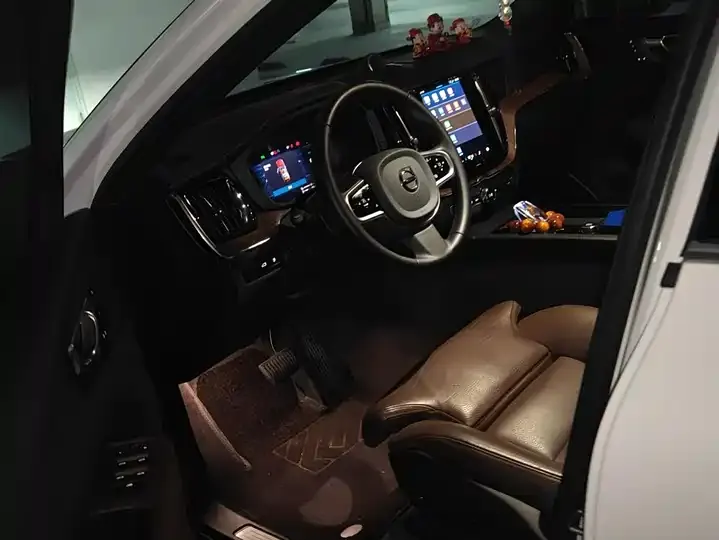 Volvo XC60 plug-in hybrid 2025 plug-in hybrid long endurance four-wheel drive Zhiyuan Deluxe Edition 9