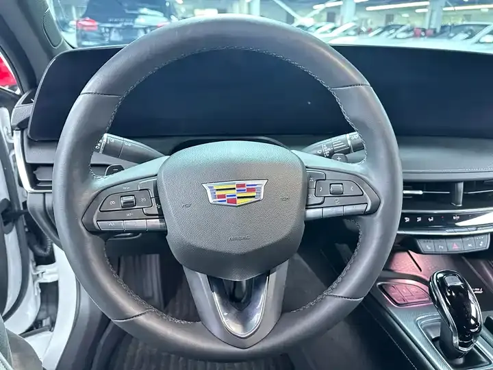 Cadillac CT5 2024 28T Luxury Pro 8