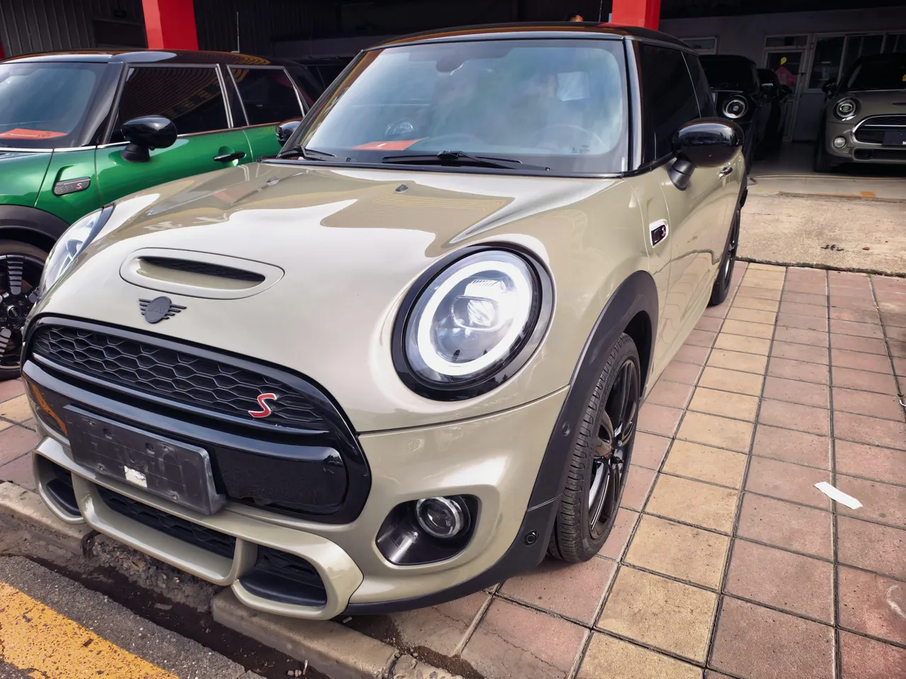 Открыть галерею: MINI Mini (imported) 2020 Mini Cooper S 2.0T racer automatic gear