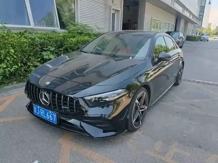 Открыть галерею: Mercedes Benz Class A AMG 2025 AMG A 35 L 4MATIC