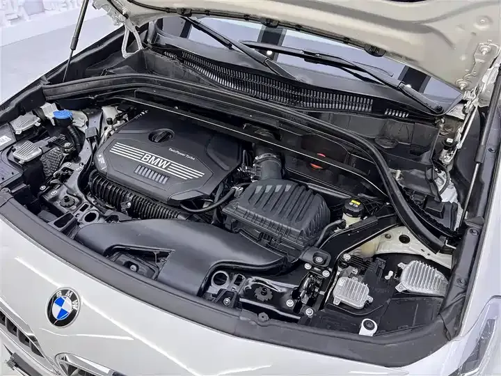 BMW X2 2020 sDrive25i leading M sports suit 11