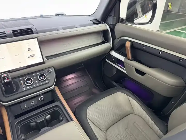 Land Rover Guard 2022 110 P400 X-DYNAMIC HSE 9