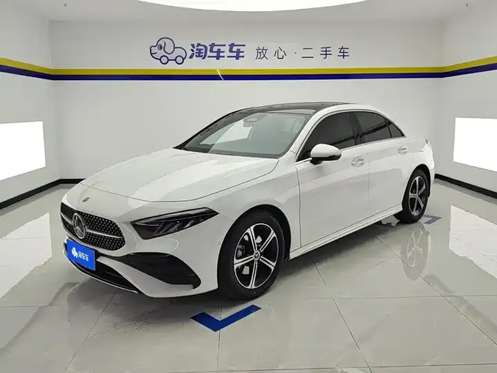 Открыть галерею: Mercedes Benz Class A 2023 A 200 L Fashion