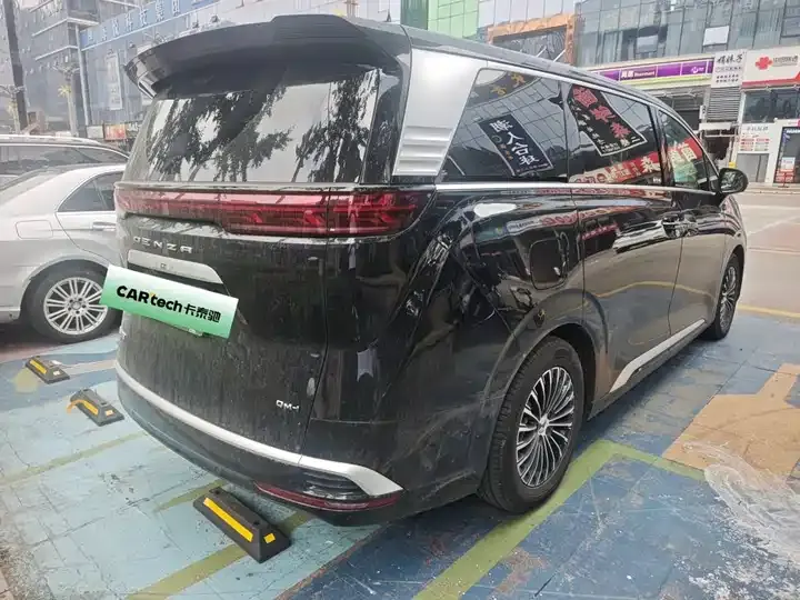 Denza D9 2024 DM-i 1050 Premium 5