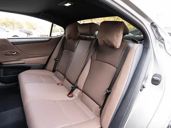 Lexus ES 2025 300h Premium Edition 12