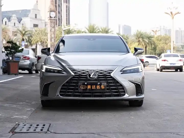 Lexus ES 2025 300h Premium Edition 2