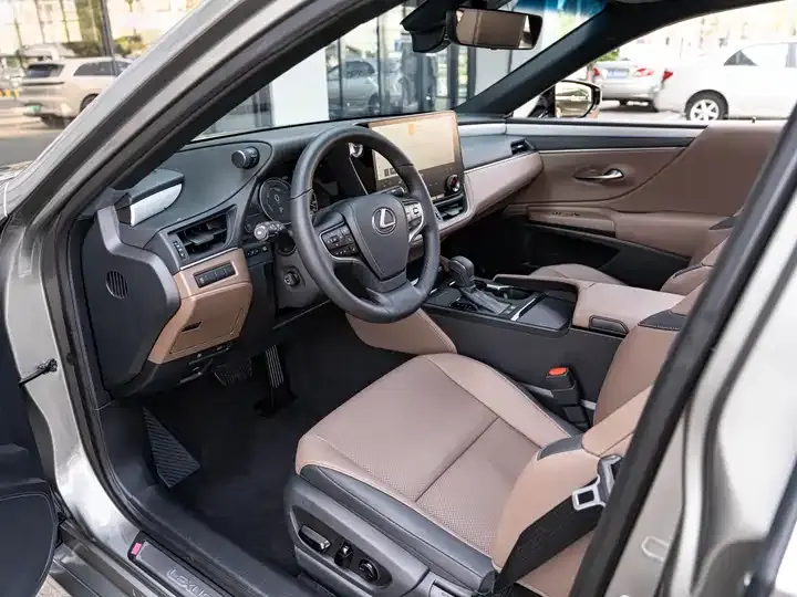 Lexus ES 2025 300h Premium Edition 9