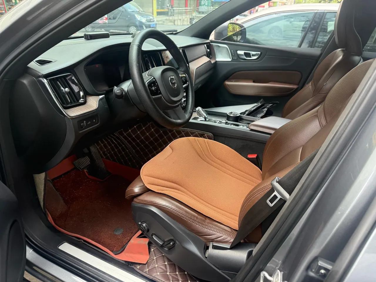 Volvo XC60 New Energy 2021 XC60 PHEV 2.0T T8 Zhiya Deluxe Edition Automatic Gear 4