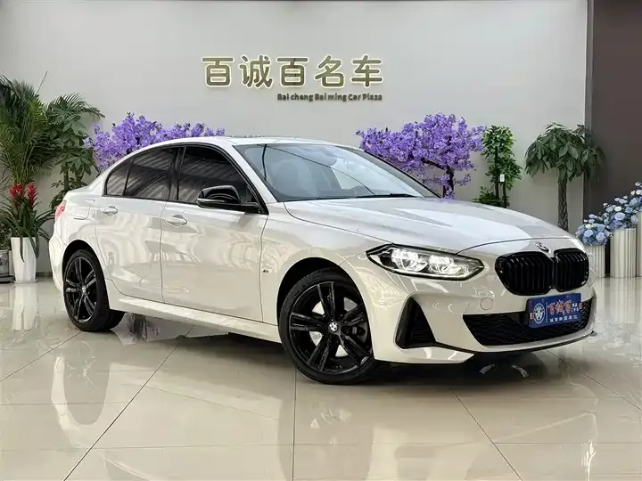BMW 1 Series 2023 125i M Sports Obsidian Night Edition 4