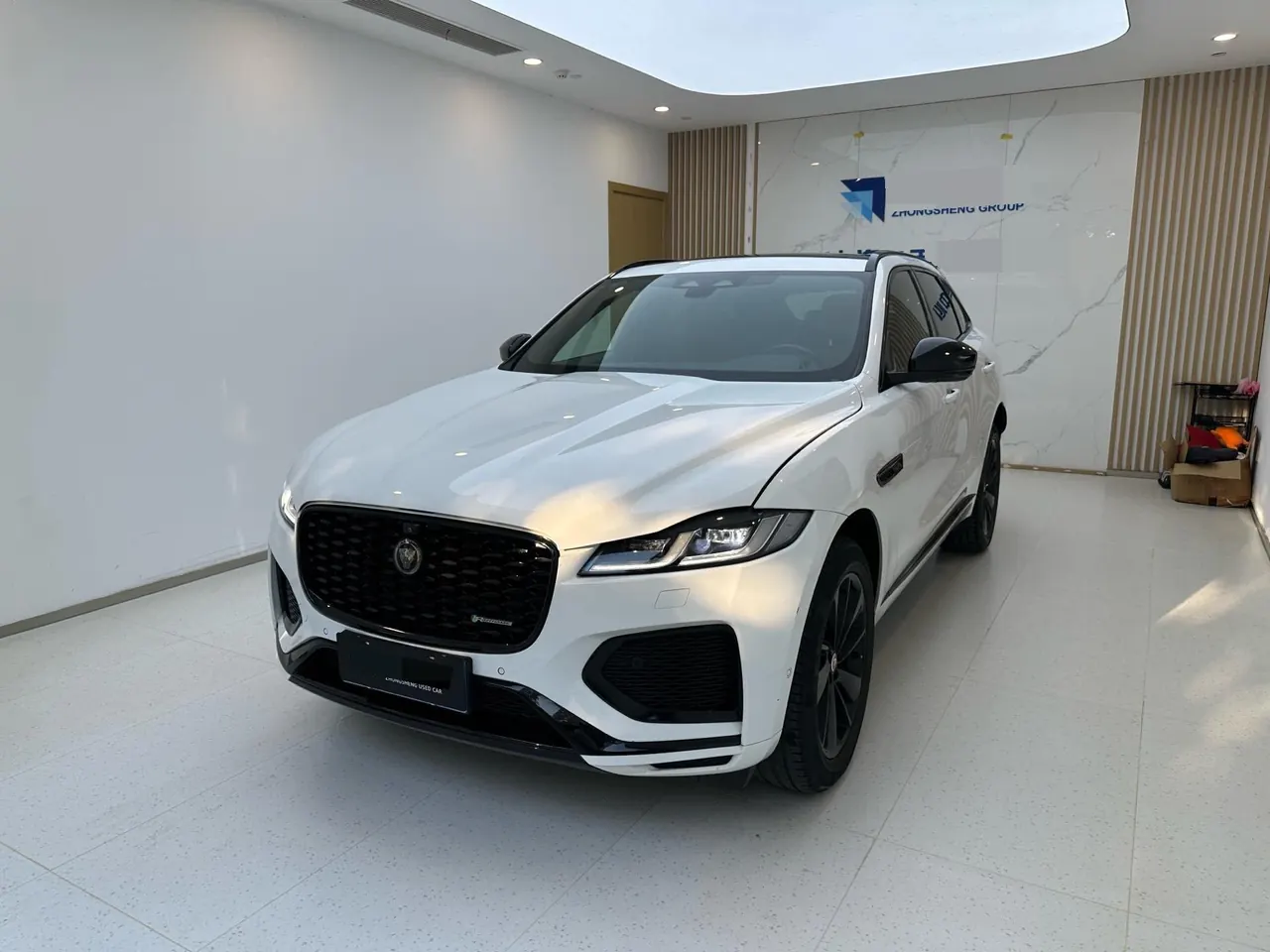 Открыть галерею: Jaguar F-PACE (Imported) 2022 F-PACE 2.0T P250 R-Dynamic BLACK Automatic Gear