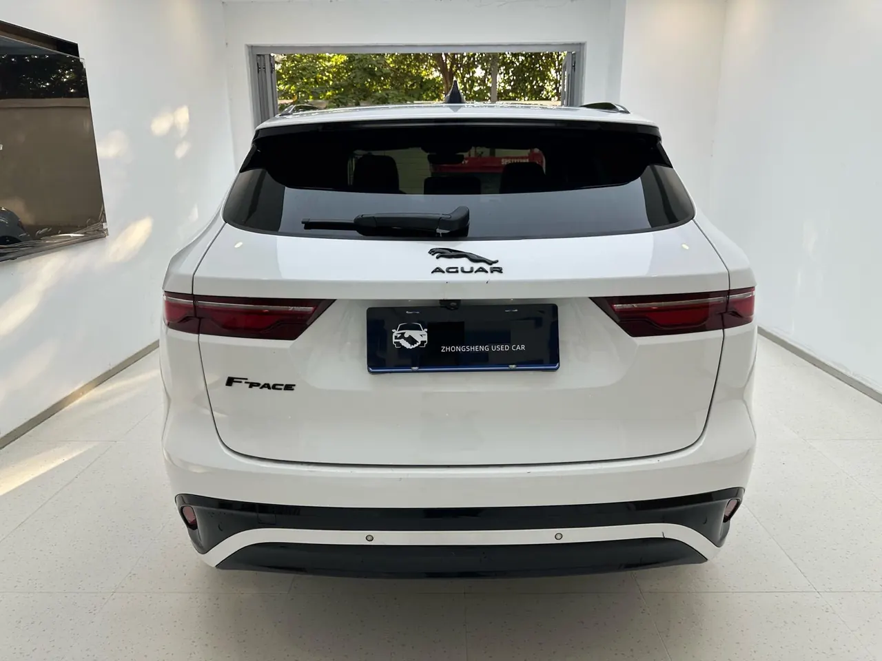 Jaguar F-PACE (Imported) 2022 F-PACE 2.0T P250 R-Dynamic BLACK Automatic Gear 5