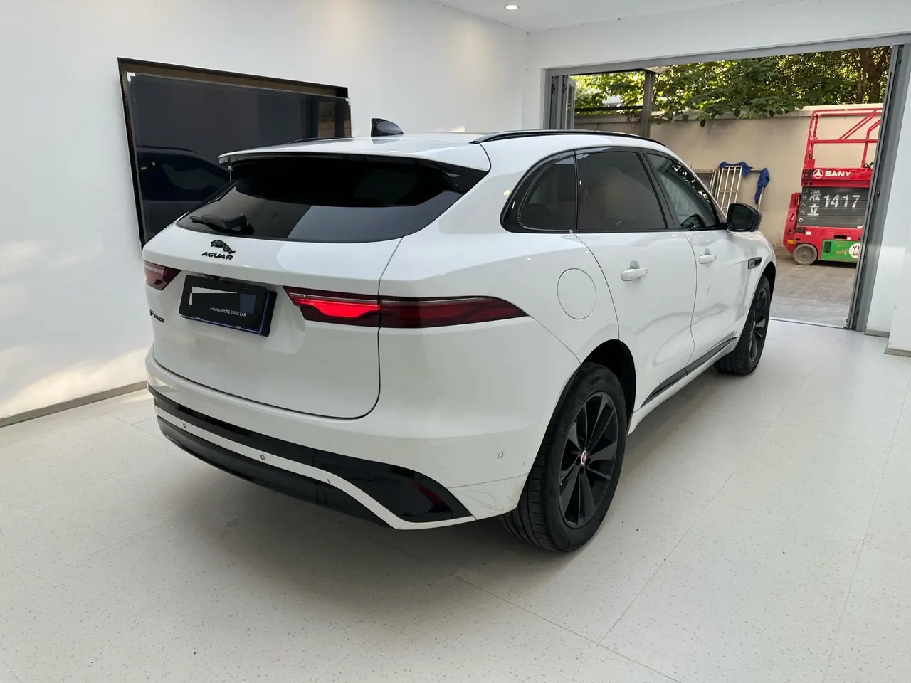 Jaguar F-PACE (Imported) 2022 F-PACE 2.0T P250 R-Dynamic BLACK Automatic Gear 7