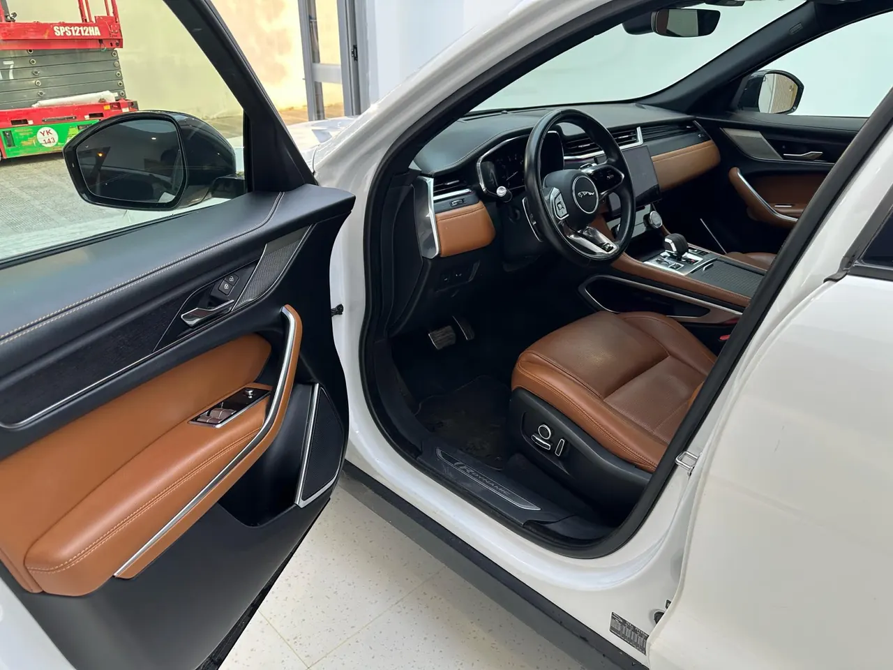 Jaguar F-PACE (Imported) 2022 F-PACE 2.0T P250 R-Dynamic BLACK Automatic Gear 9