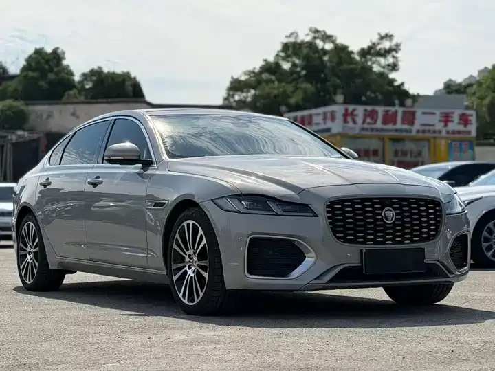 Jaguar XFL 2024 model, 2.0T P250, two-wheel-drive Prestige Luxury Edition 3