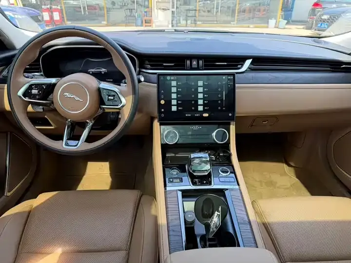 Jaguar XFL 2024 model, 2.0T P250, two-wheel-drive Prestige Luxury Edition 8