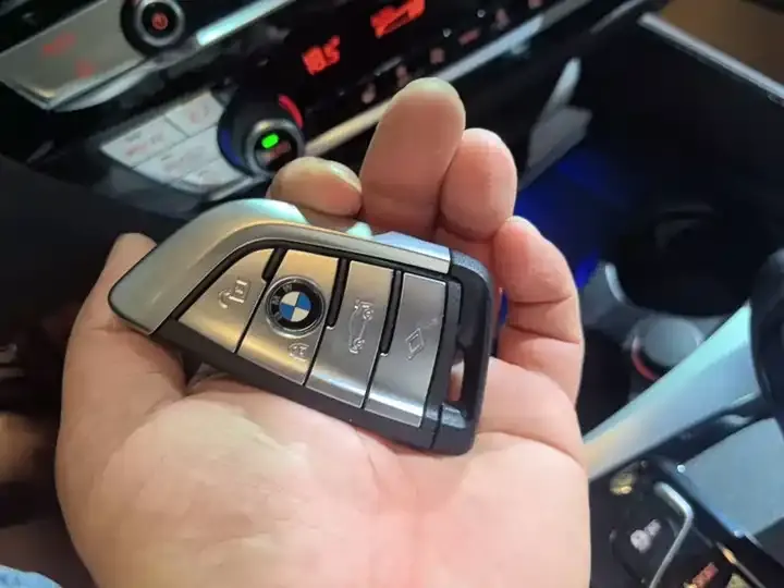 BMW 5 Series 2023 530Li Leading Luxury Suit 9