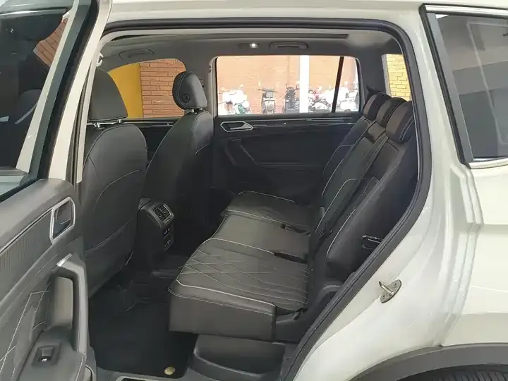 Tiguan L 2023 380TSI automatic four-wheel drive R-Line Yuexiang Edition 7 seats 11