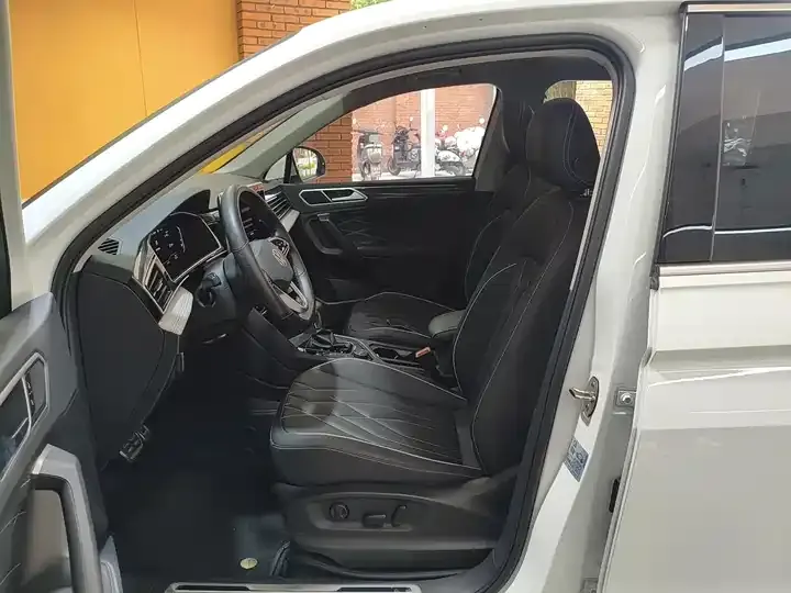 Tiguan L 2023 380TSI automatic four-wheel drive R-Line Yuexiang Edition 7 seats 9
