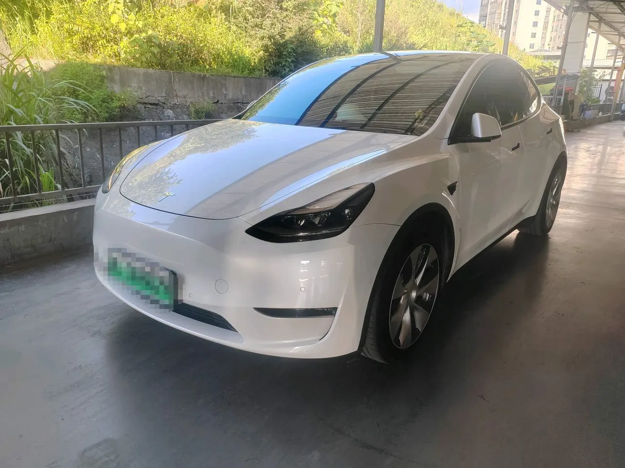 Tesla 2021 Model Y long endurance all-wheel drive version automatic transmission - View 1