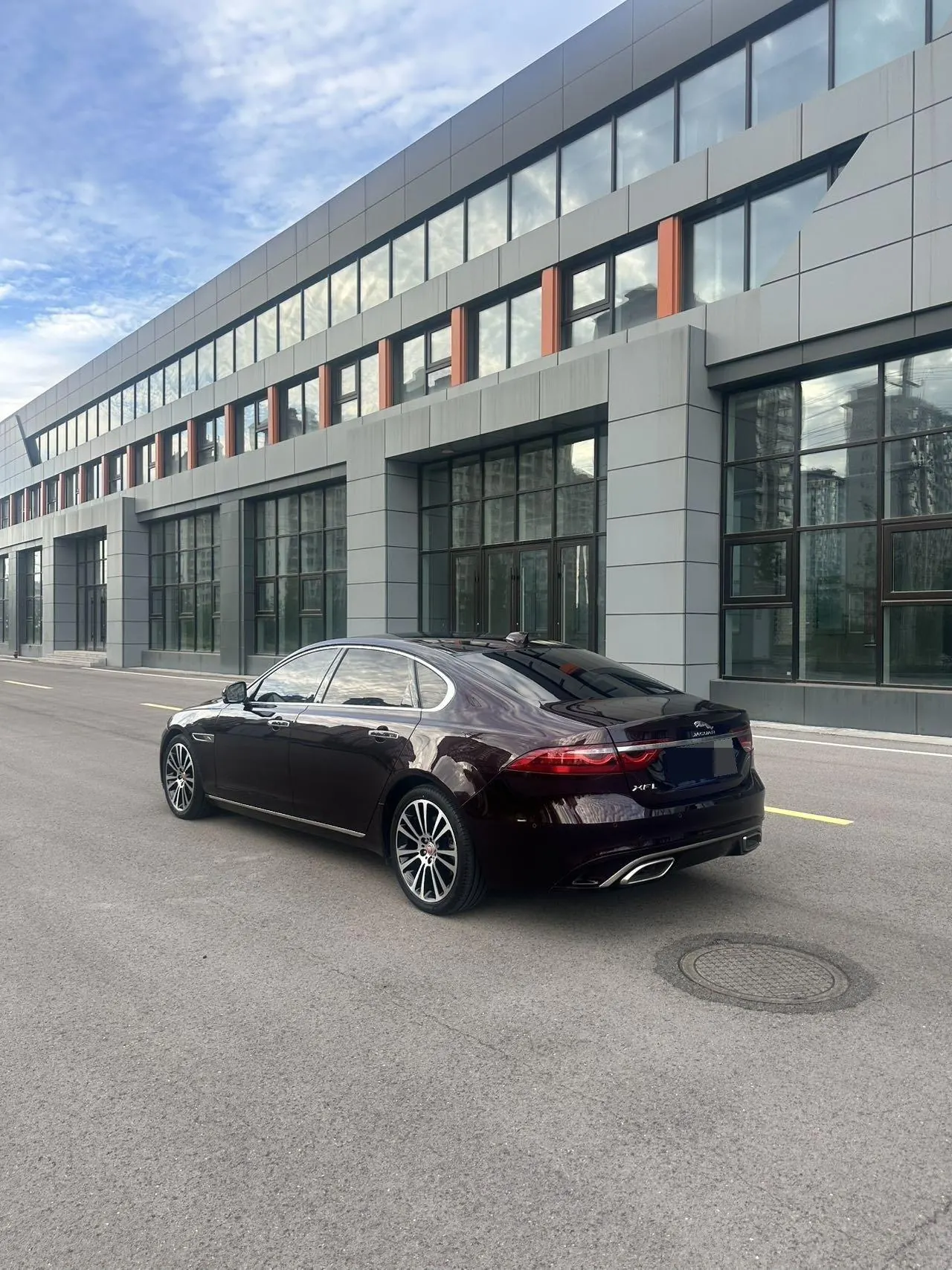 Jaguar 2021 XFL 2.0T P 12500.00g Drive Enjoy Deluxe Edition Automatic Gear 6