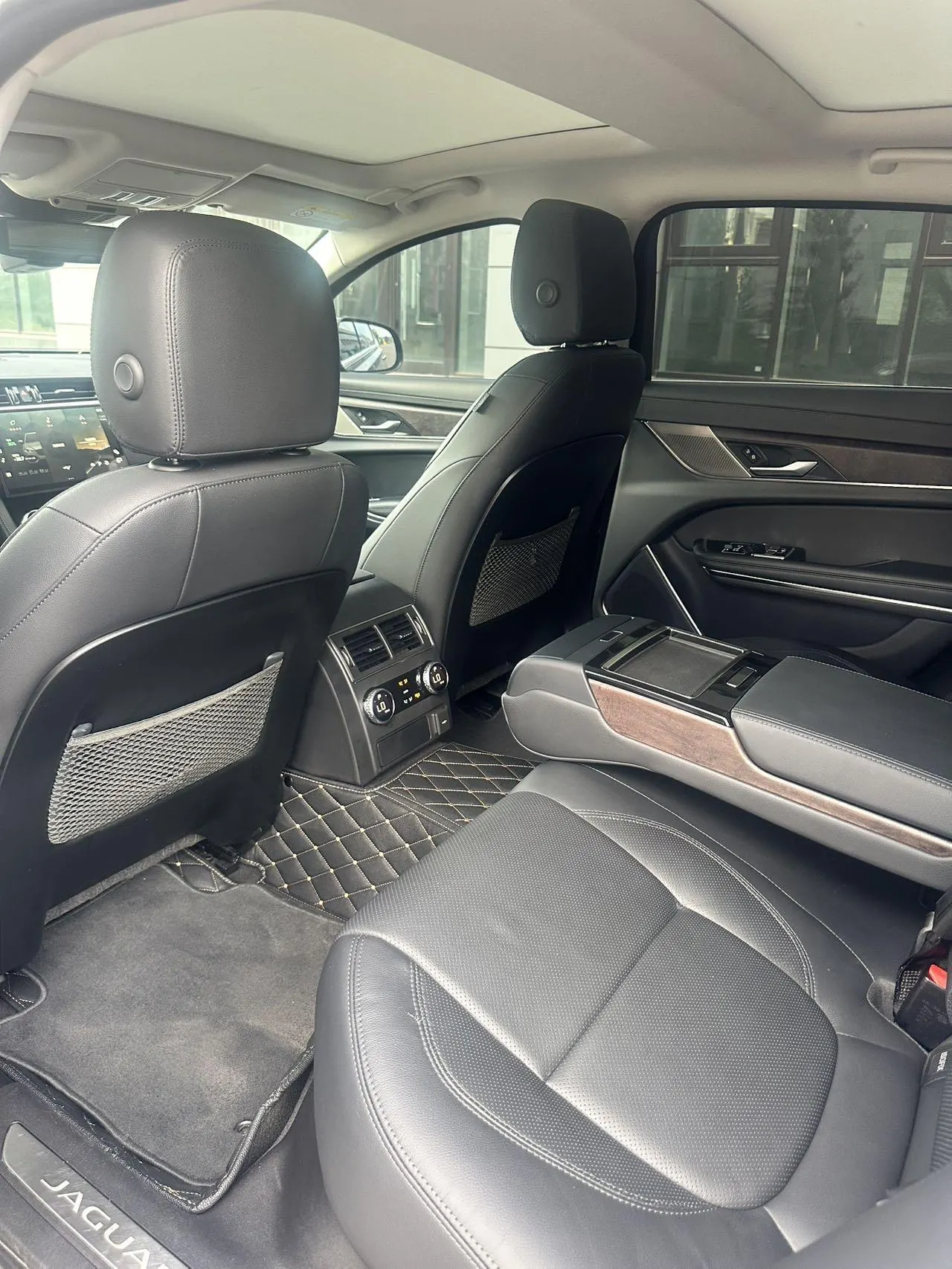 Jaguar 2021 XFL 2.0T P 12500.00g Drive Enjoy Deluxe Edition Automatic Gear 7