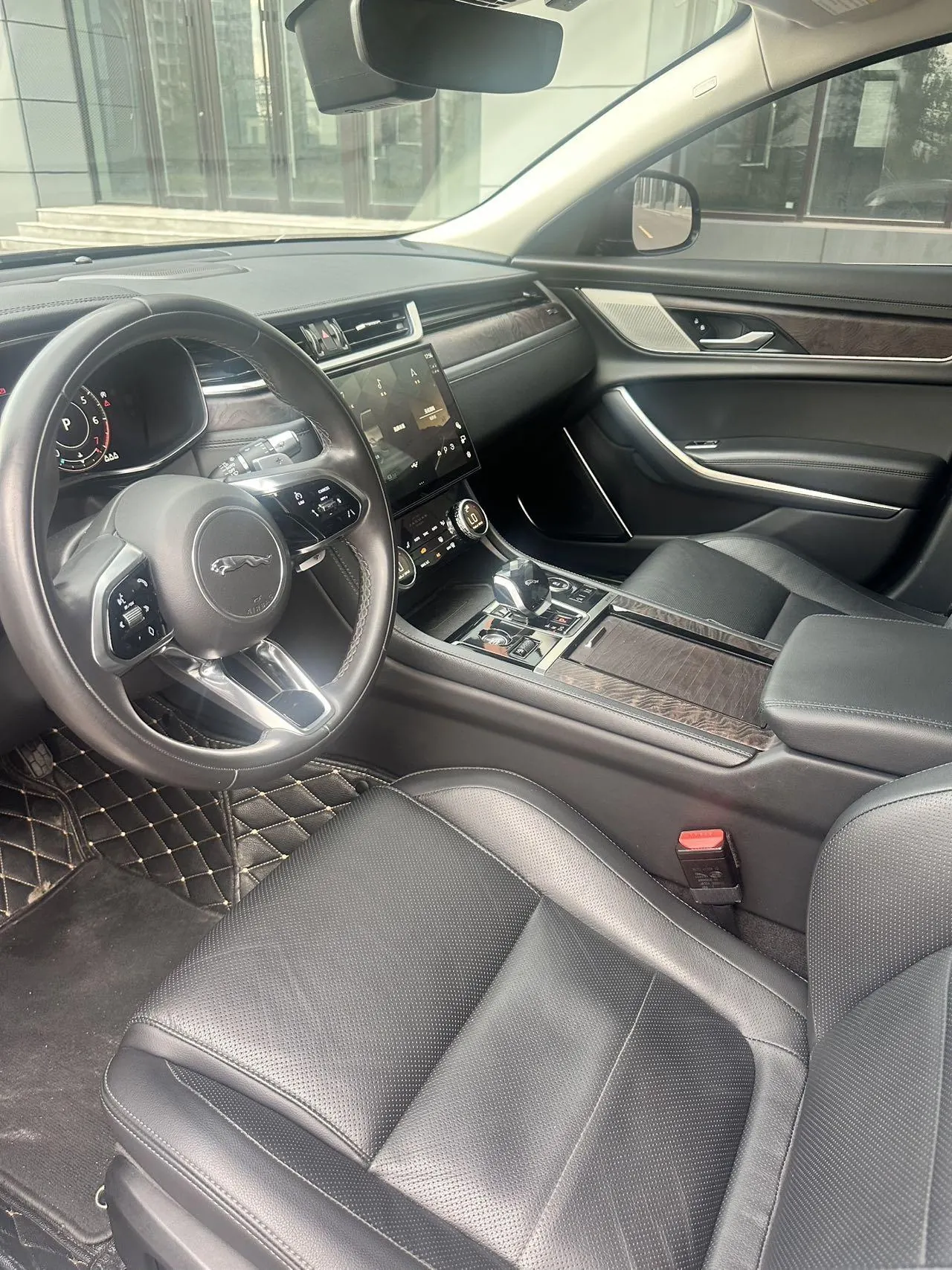 Jaguar 2021 XFL 2.0T P 12500.00g Drive Enjoy Deluxe Edition Automatic Gear 8