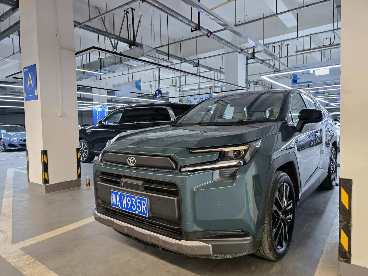 Toyota 2026 RAV4 Rongfang Double Engine 2.5 Stepless Four-wheel Drive Flagship Automatic Gear - View 1
