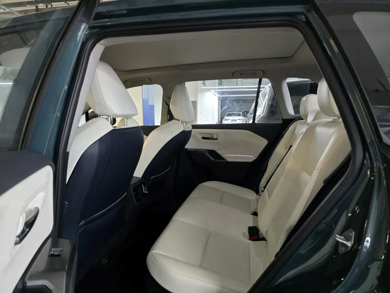 Toyota 2026 RAV4 Rongfang Double Engine 2.5 Stepless Four-wheel Drive Flagship Automatic Gear 6