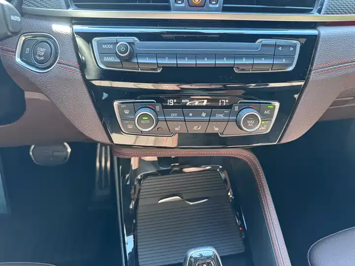BMW X2 2022 xDrive25i Obsidian Night Edition 12