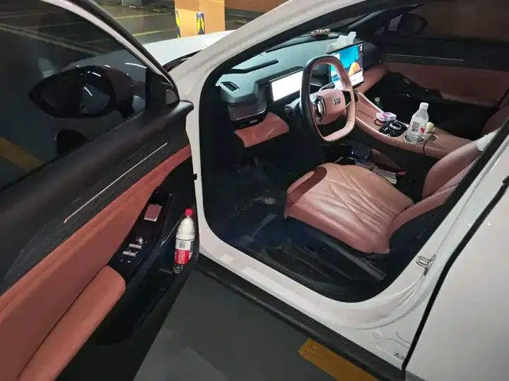 Galaxy L6 2025 EM-i 140km Discovery Edition 12